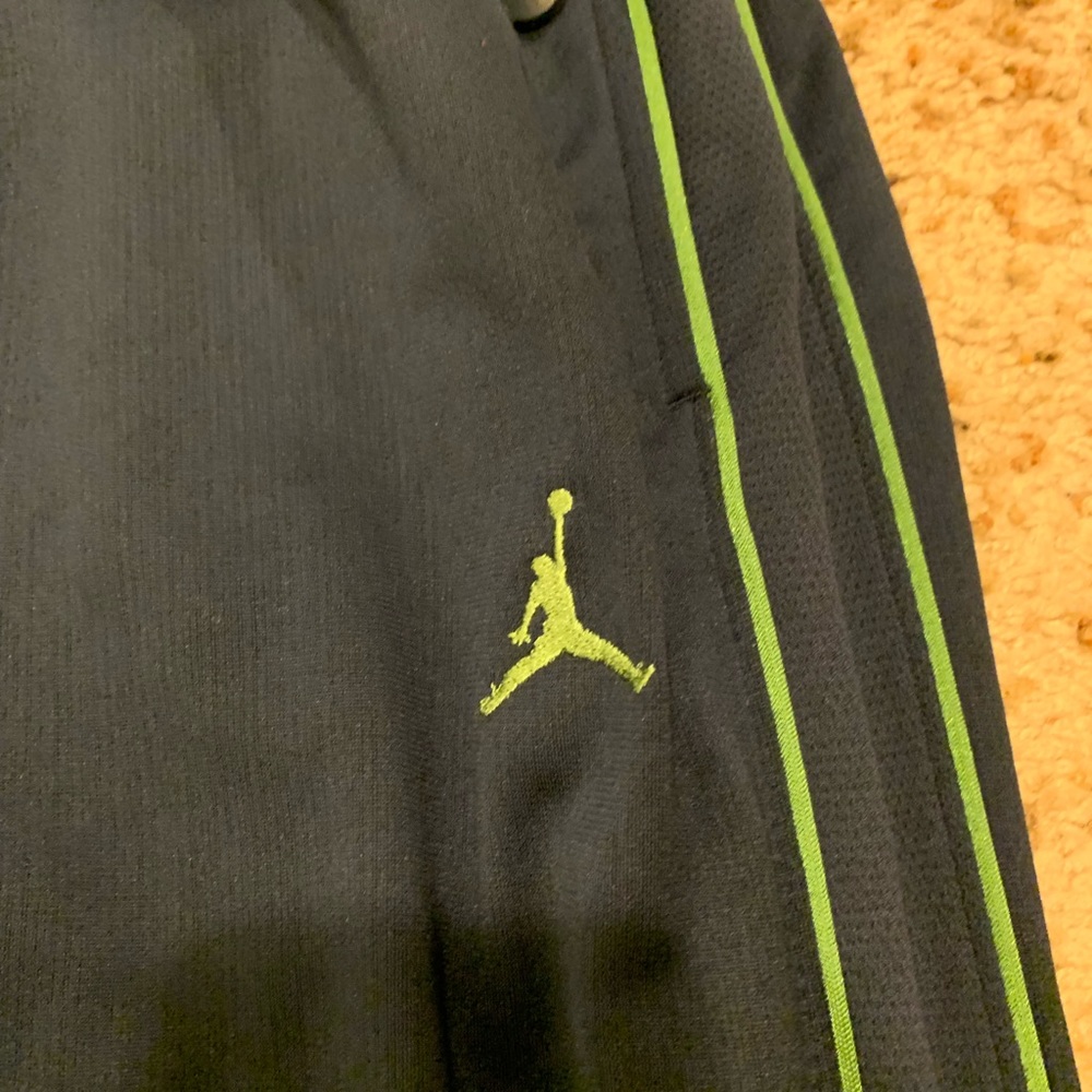 Jordan unique. Color pants that green is priceless - Picture 3 of 8